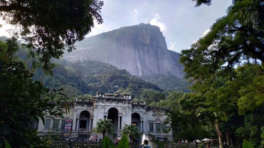 Vom Plage Café im Parque Lage führt ein 2,5 Kliometer langer Wanderweg zur Christusstatue in Rio.