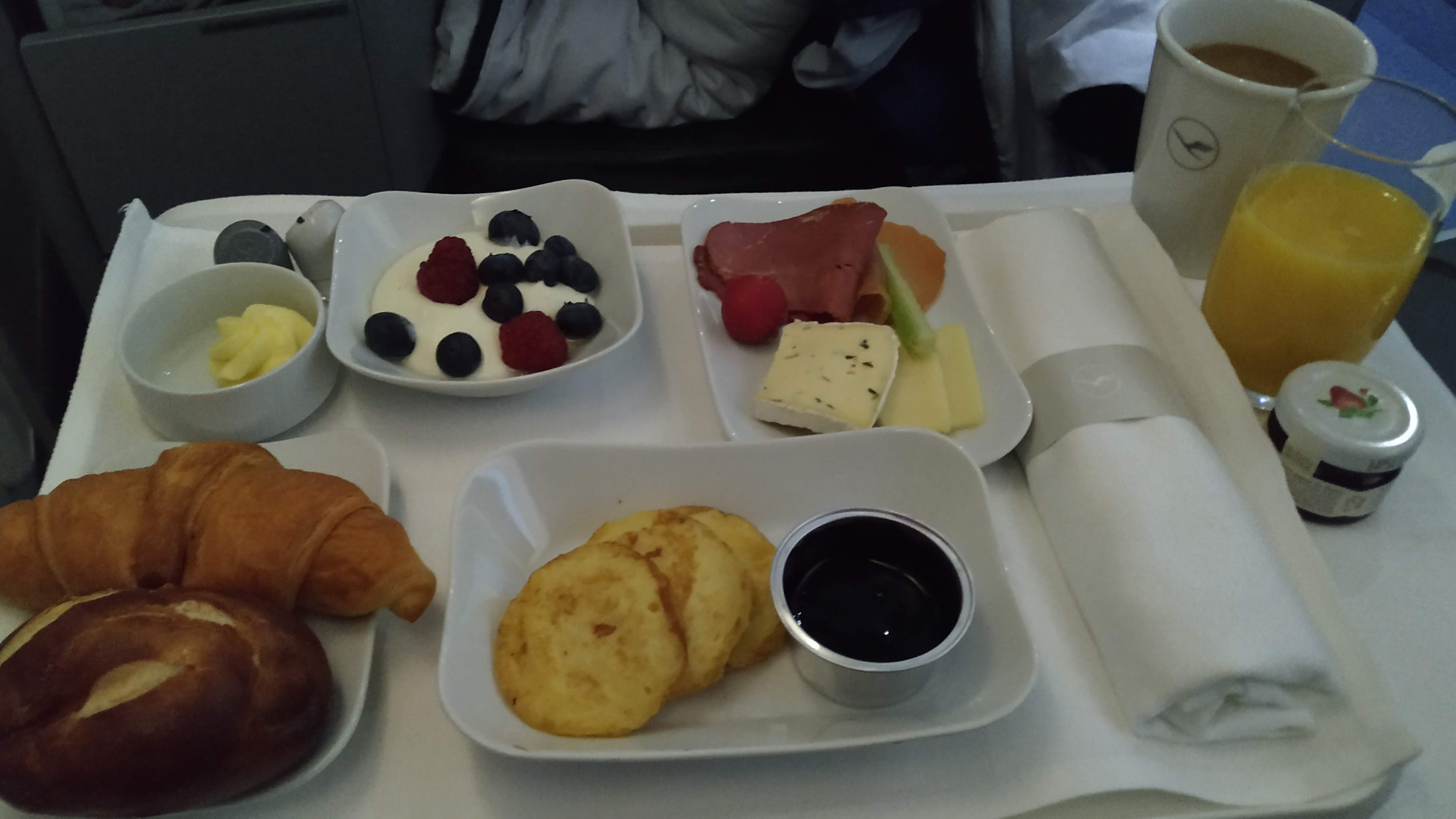 Frühstück an Board des LH510 von Frankfurt nach Buenos Aires.