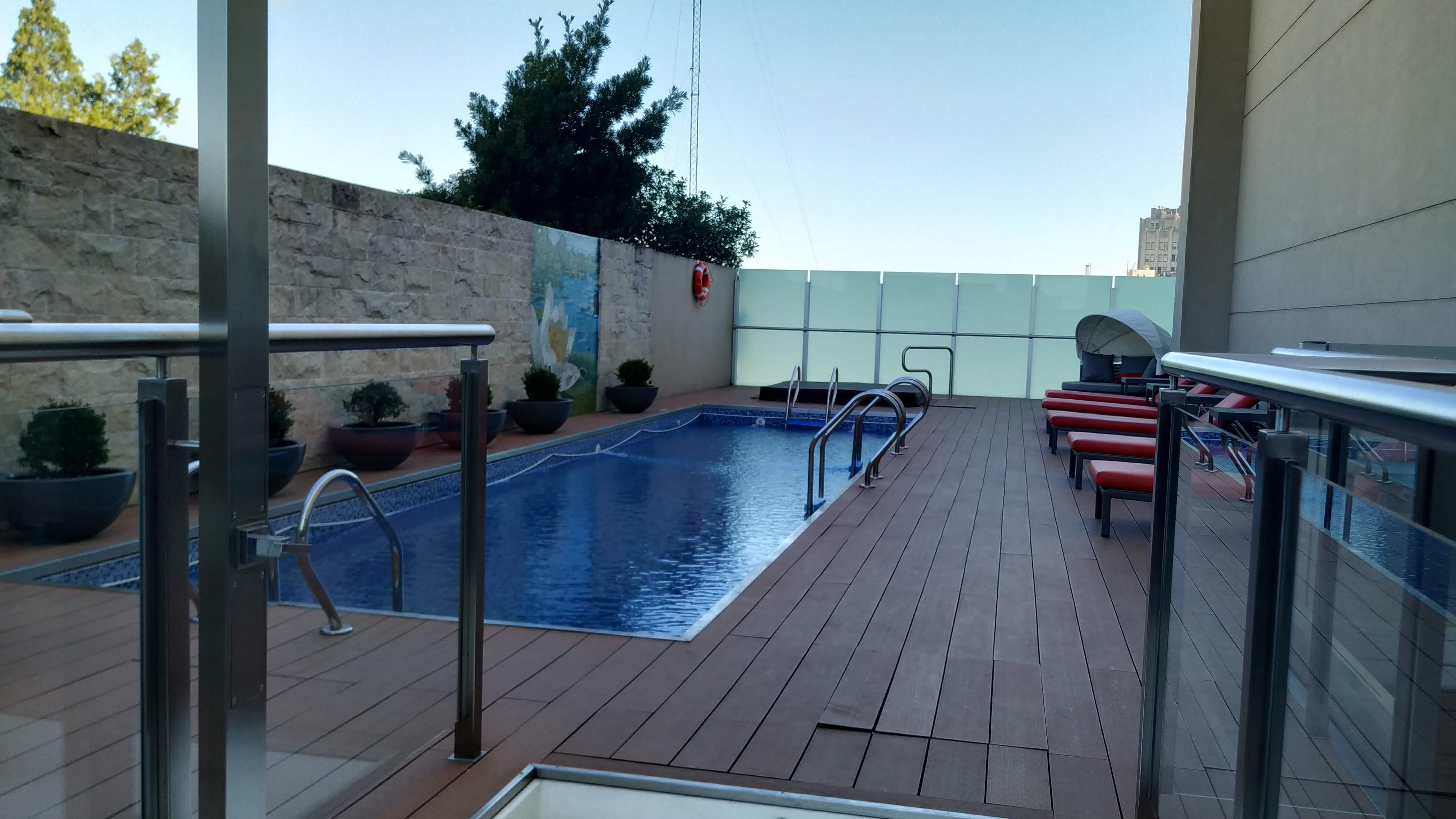 Das Frühstück im Palladio Hotel Buenos Aires MGallery verfügt auch über einen beheizten Outdoor-Pool
