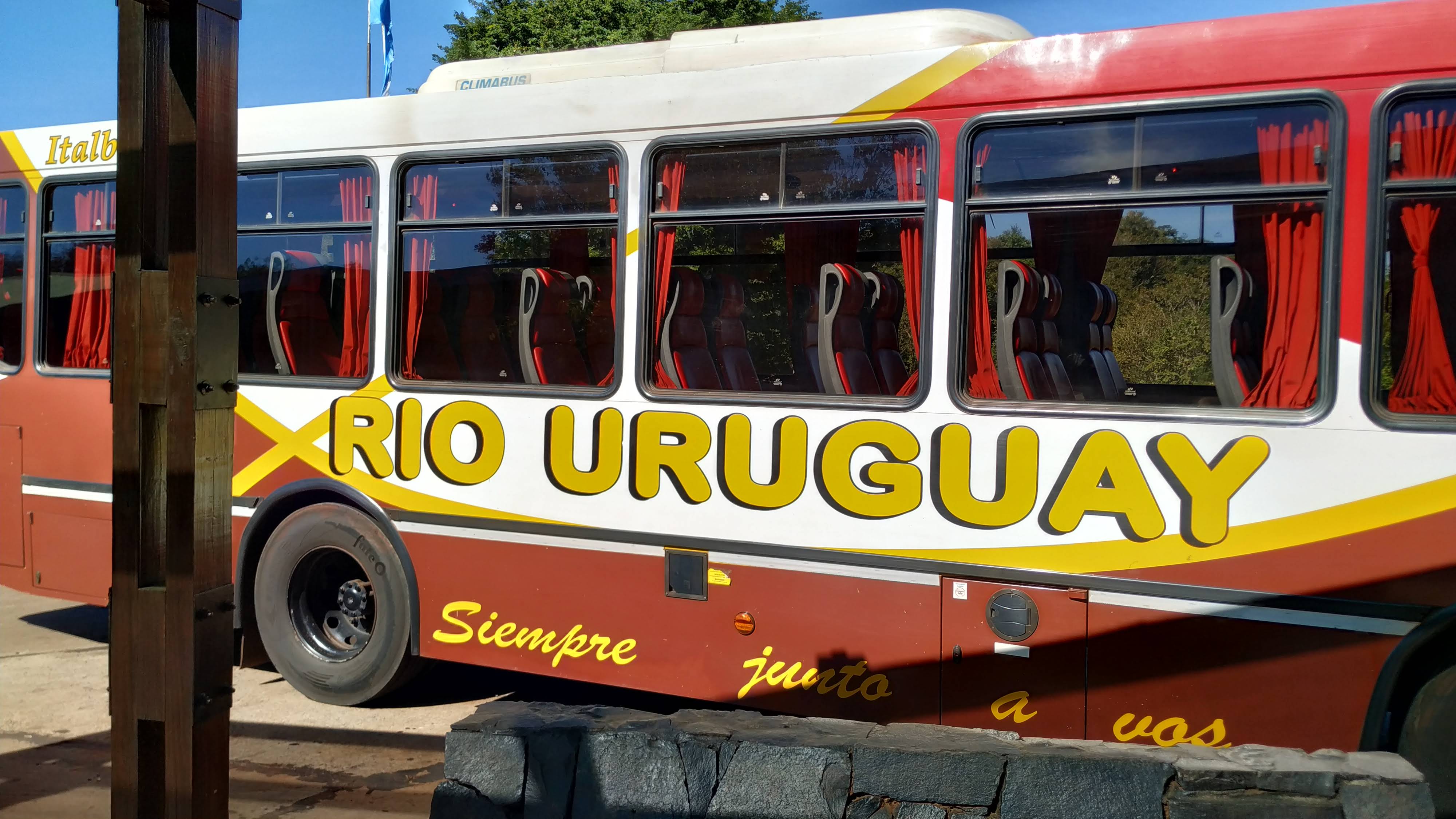 Der Rio Uruguay Bus färt direkt zum Iguazu Nationalpark.