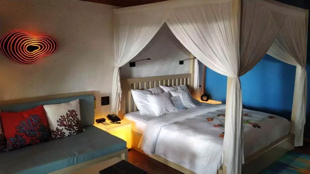 Jacuzzi Beach Villa Meeru Resort & Spa.