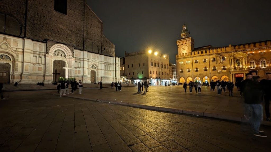 Bologna bei Nacht